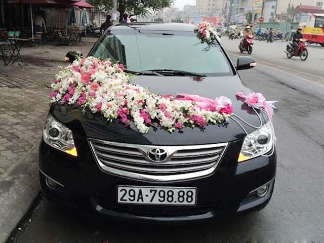 Cho thuê xe cưới Toyota Camry 2.5